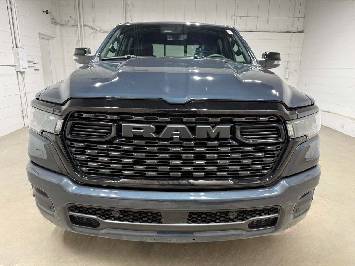Фото 2026 Ram 1500 Big Horn Crew Cab Short Bed