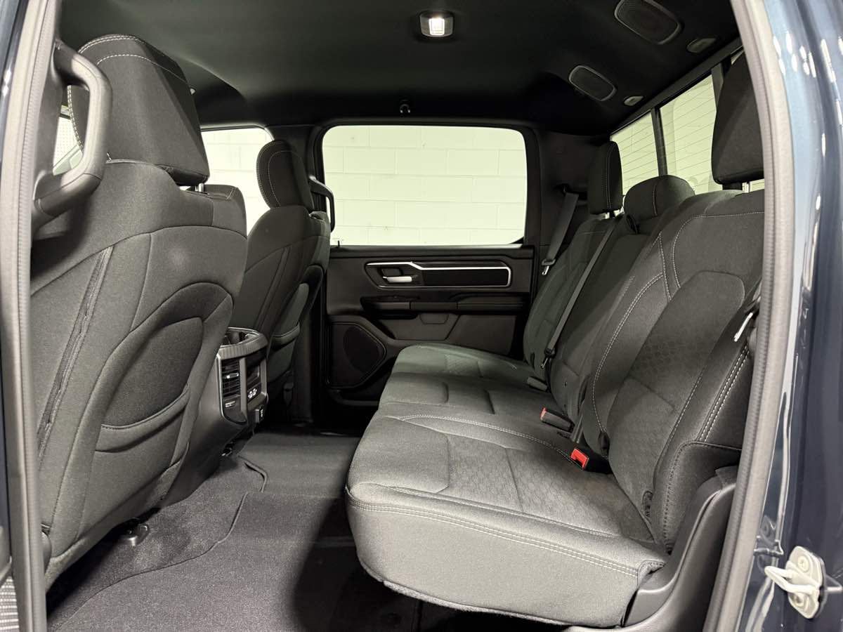 Фото 2026 Ram 1500 Big Horn Crew Cab Short Bed