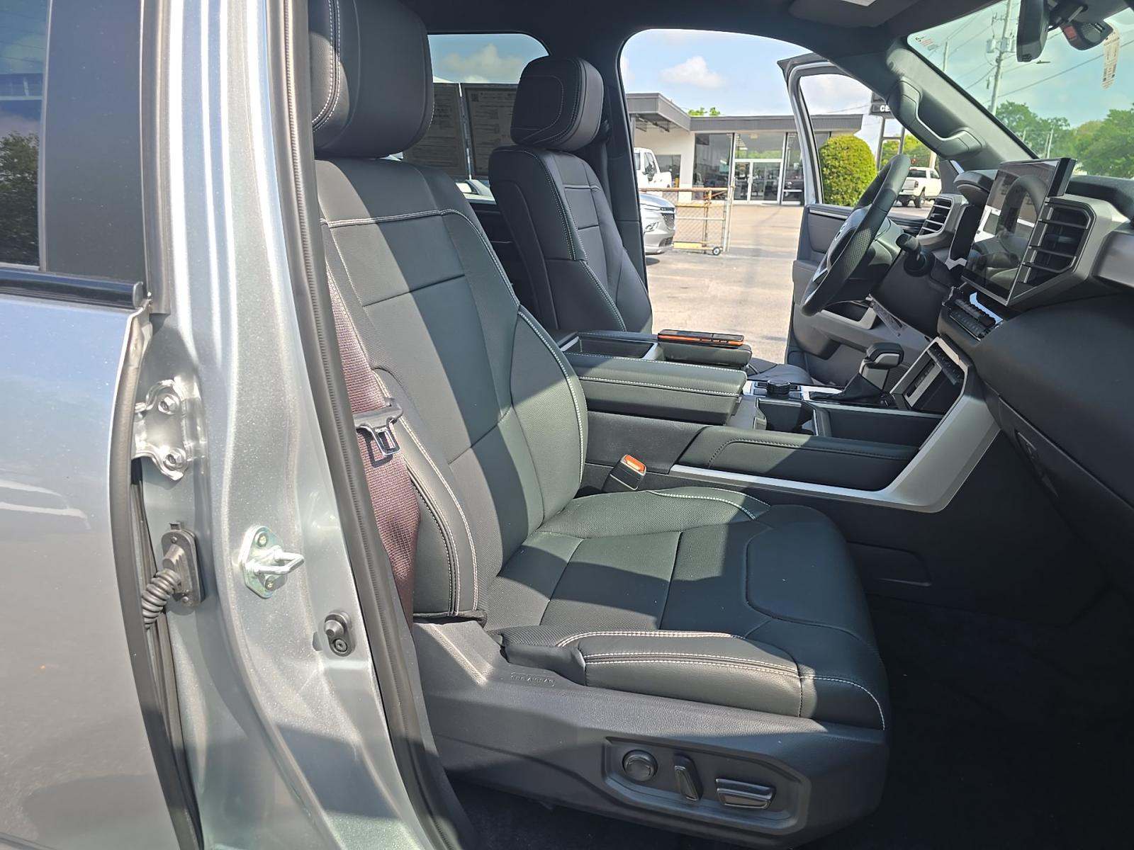 Фото 2026 Toyota Tundra Limited Crew Cab Short Bed