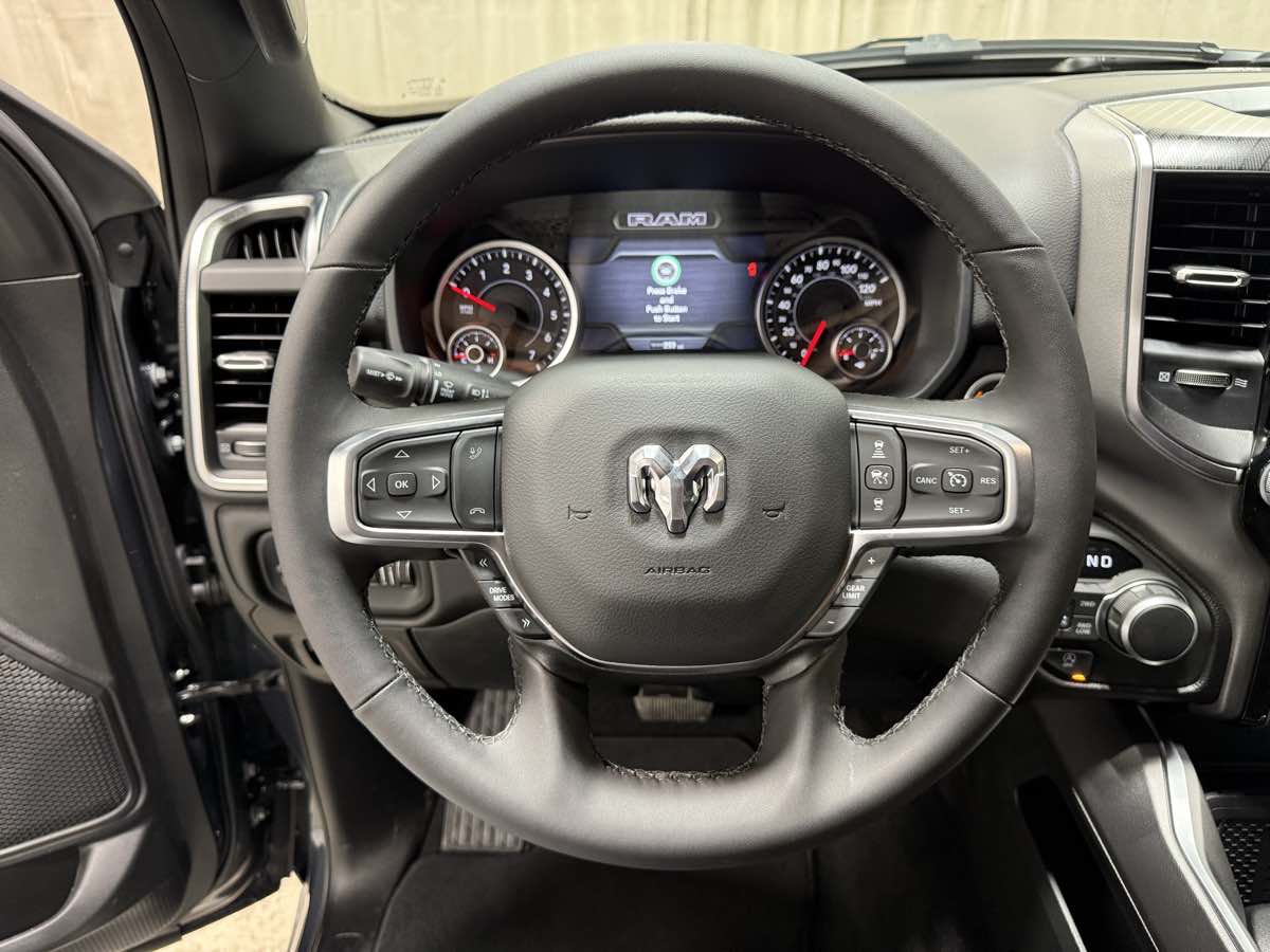 Фото 2026 Ram 1500 Big Horn Crew Cab Short Bed