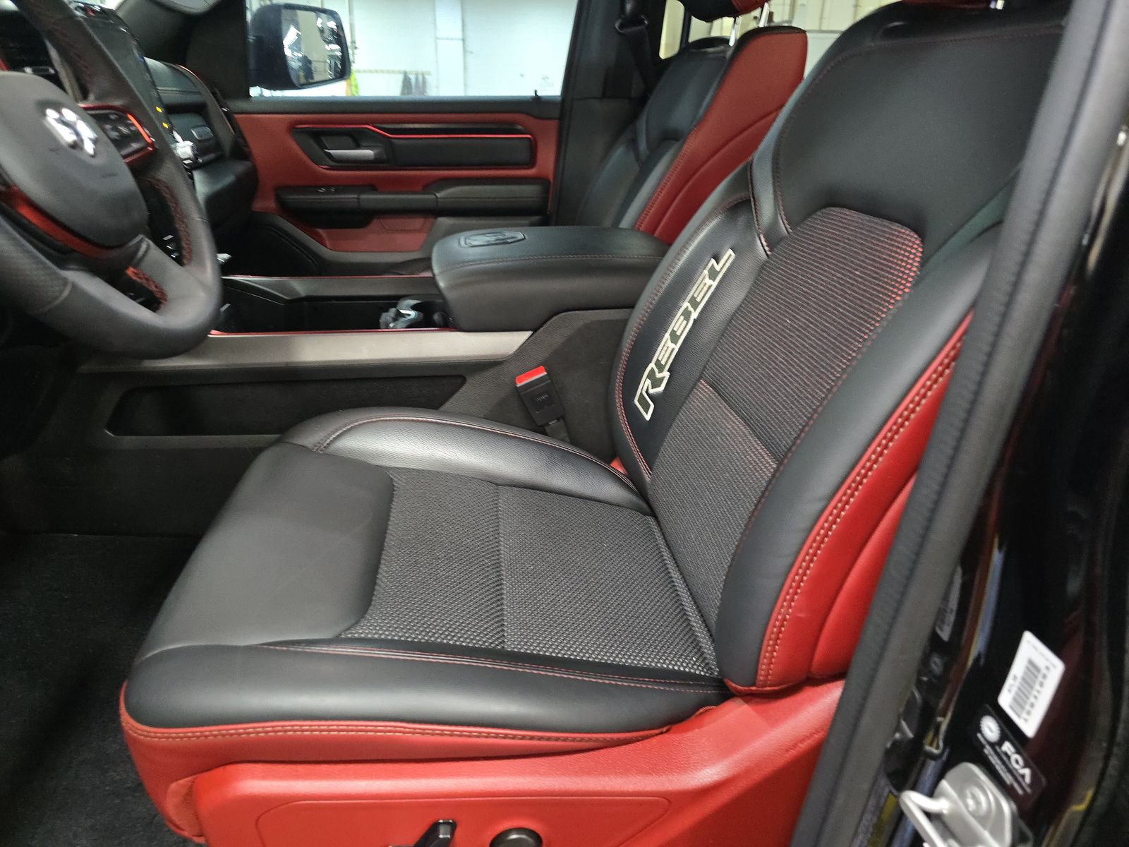 Фото 2025 Ram 1500 Rebel Crew Cab Short Bed