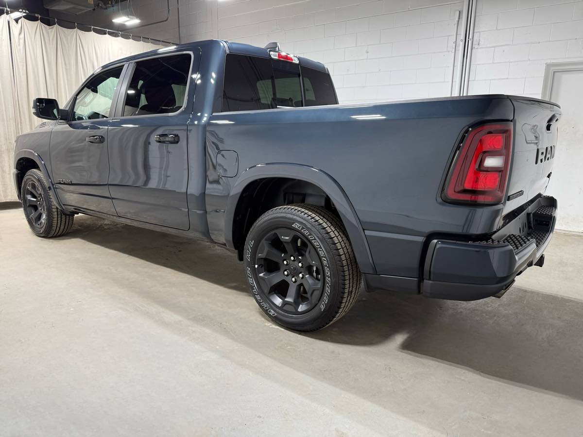 Фото 2026 Ram 1500 Big Horn Crew Cab Short Bed