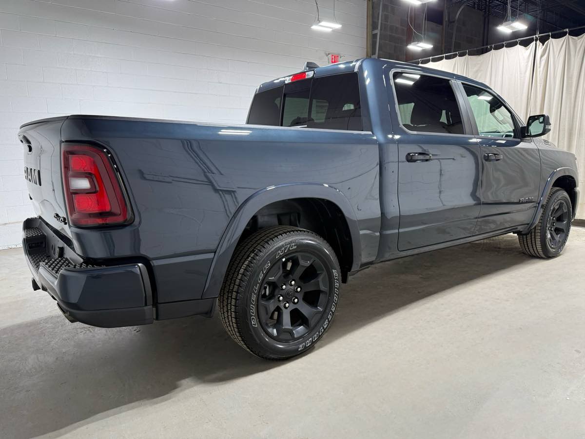 Фото 2026 Ram 1500 Big Horn Crew Cab Short Bed