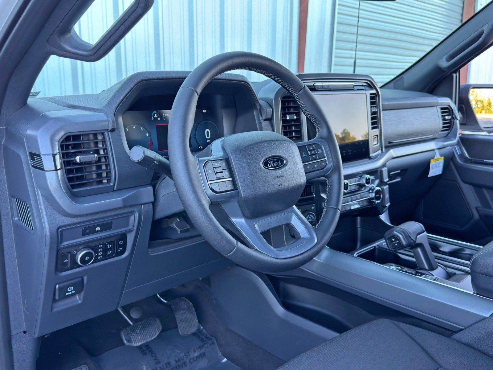 Фото 2025 Ford F-150 XLT Crew Cab Short Bed