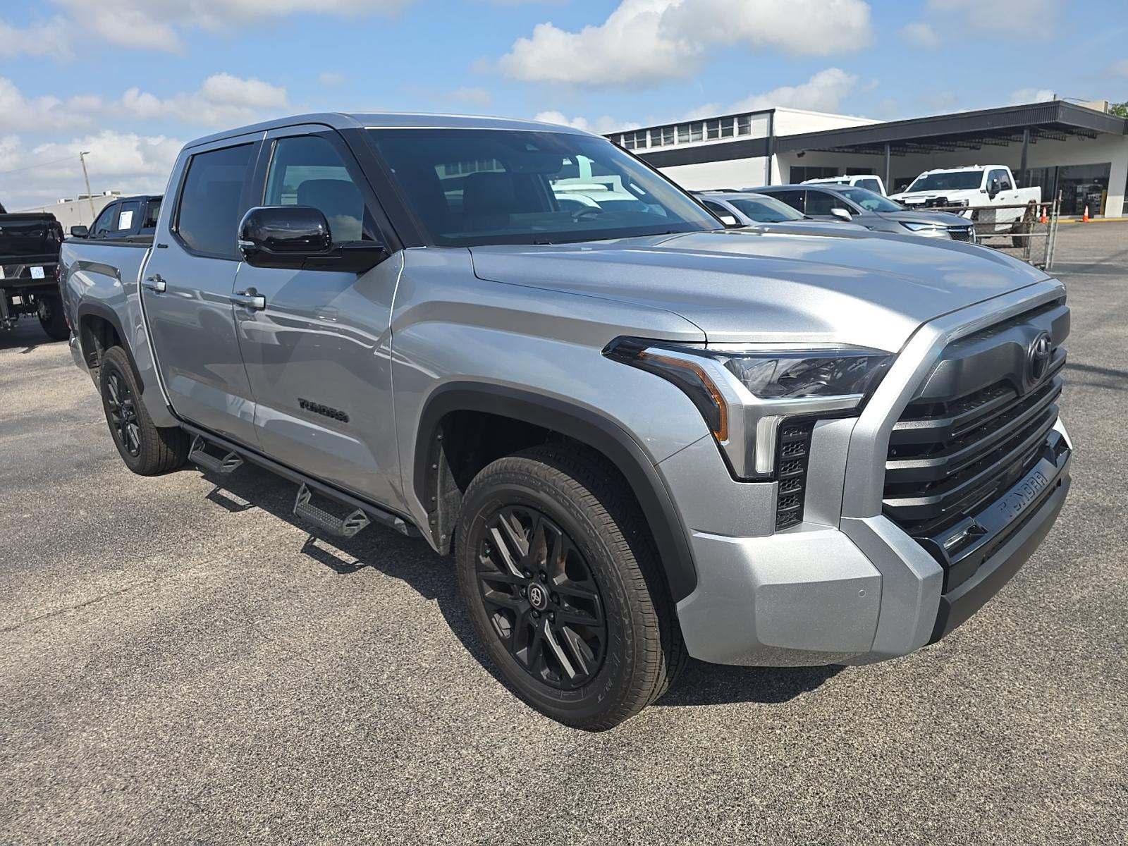 Фото 2026 Toyota Tundra Limited Crew Cab Short Bed