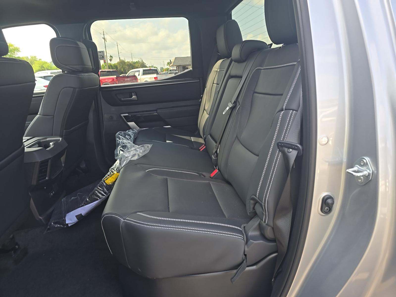 Фото 2026 Toyota Tundra Limited Crew Cab Short Bed
