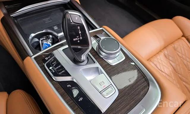Фото BMW 7 Series (G11) 730d xDrive Design Pure Excellence