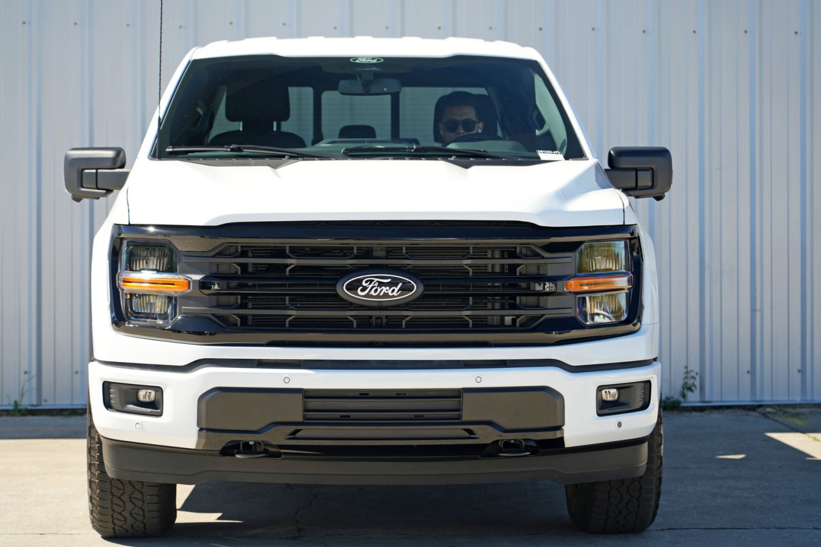 Фото 2025 Ford F-150 XLT Crew Cab Short Bed